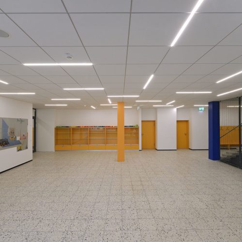 Escuela primaria, Täfertingen – Entrada y sala de recreo