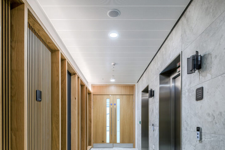 Detailaufnahme OWAtecta S 36 lay-on corridor system (for UK only)